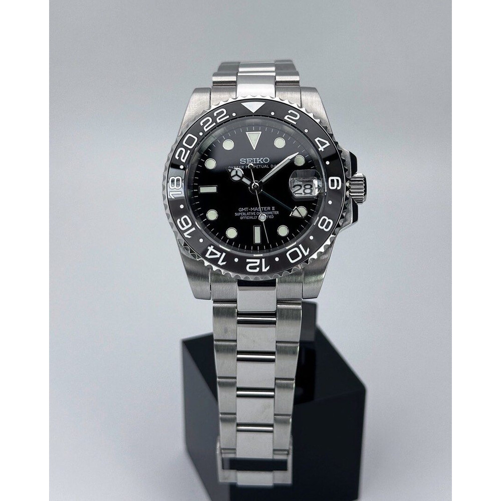 Custom Seiko Mod • Bruce Wayne GMT-Master II on Oyster Bracelet • 40mm
